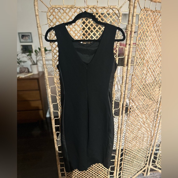 LBD with leather panels - Picture 2 of 3